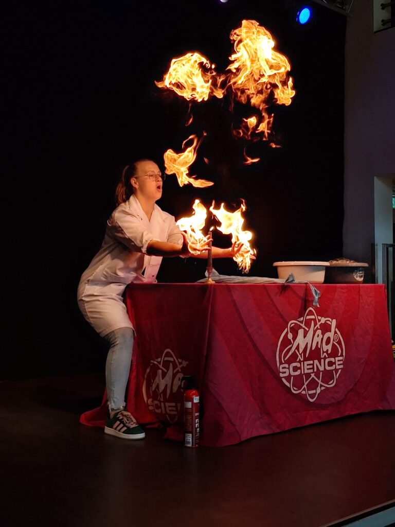 Thema opening met de hele school
